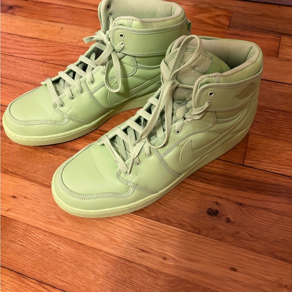 Jordan Sneakers in Light Green